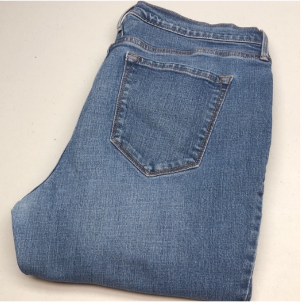 LIGHTWASH OLD NAVY BAYVIEW MID-RISE BOOTCUT JEANS 14/32x31 😎